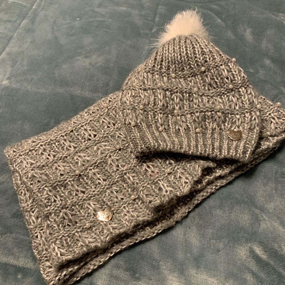 COPY - 💟JUICY 🌸Scarf and hat Juicy